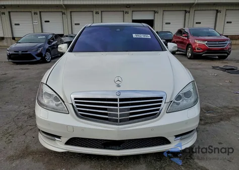 2013 Mercedes-Benz S 550 z USA, uszkodzony, nr VIN WDDNG7DB7DA499407